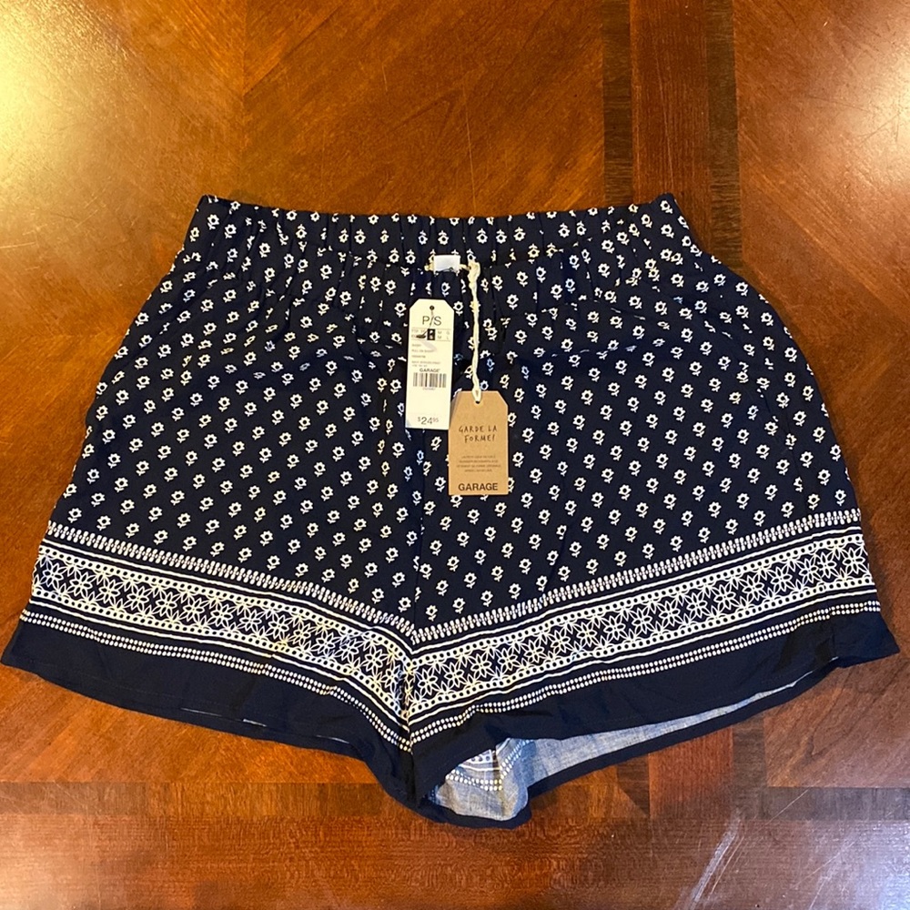 Garage navy blue with white flower shorts NWT